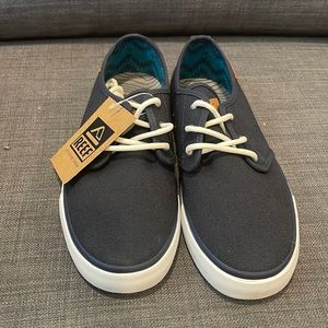 NWT Reed sneakers